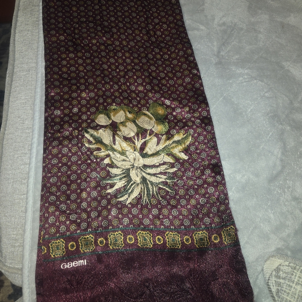 Gaemi Burgundy Floral Scarf